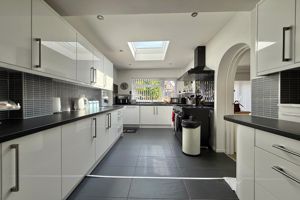 15 Kitchen- click for photo gallery